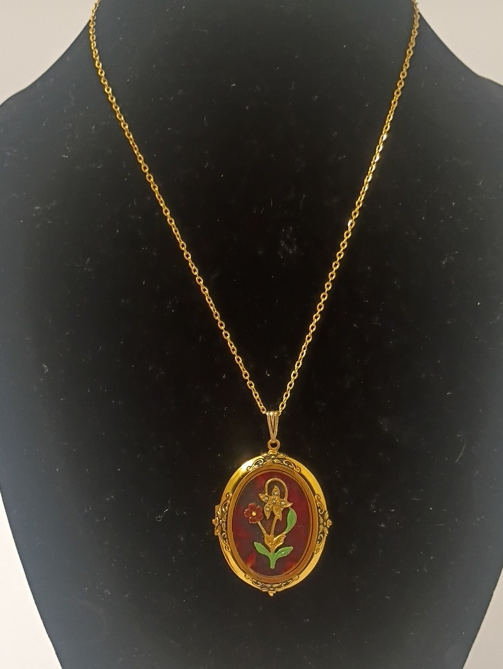 Vintage 1940s Gold-Tone Floral Enamel Oval Locket Necklace - Red